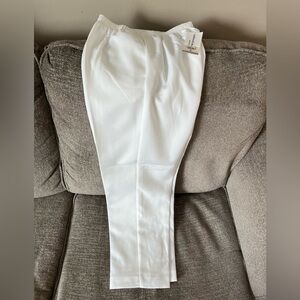 NWT! Women’s Alfred Dunner Classics White Pull on pants Size 12 Petite